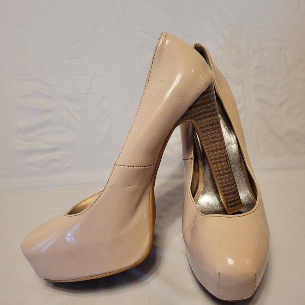 City Streets Pink Beige Tan High Heel Women's Closed Toe Shoes Pumps Size 8M - Picture 2 of 9